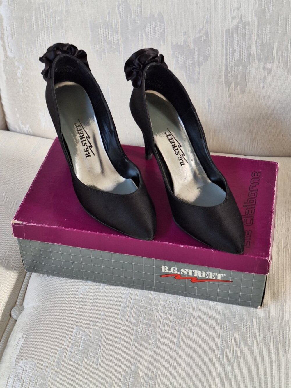Ladie's Dressy Black Pumps w/ Bow & Rhinestones -Size 7M -B.G. Street